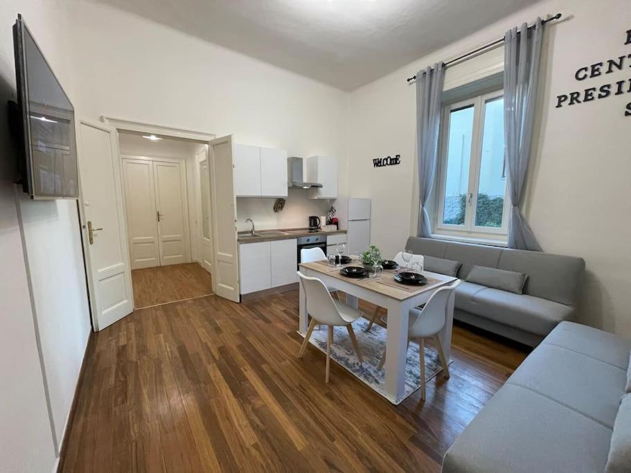 Bg Central President Suite Con Parcheggio - Vista Citta Alta Bergamo Ngoại thất bức ảnh